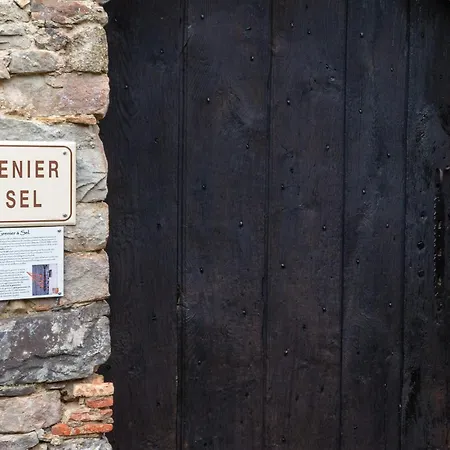 Lägenhet Le Grenier A Sel Centre Historique Sainte-Suzanne (Mayenne)