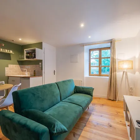 Lägenhet Le Grenier A Sel Centre Historique Sainte-Suzanne (Mayenne)