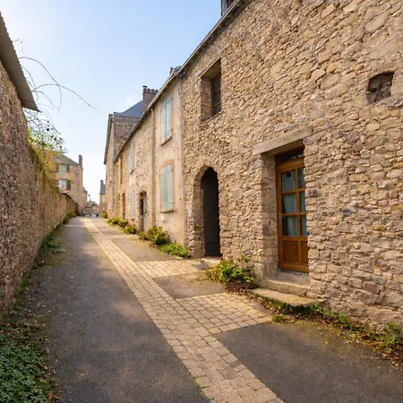 Le Grenier A Sel - Centre Historique * Sainte-Suzanne (Mayenne)