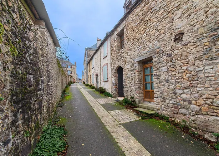 Le Grenier A Sel Centre Historique * Sainte-Suzanne (Mayenne)